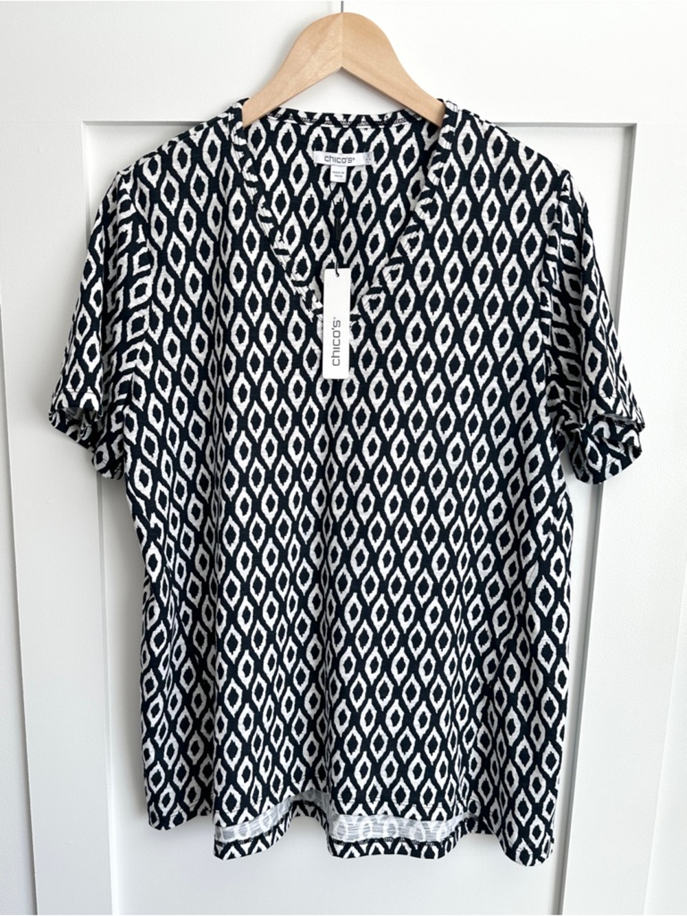NWT Chicos Black White Top Size 2 Large Cotton Elbow Sleeve Blouse Geometric